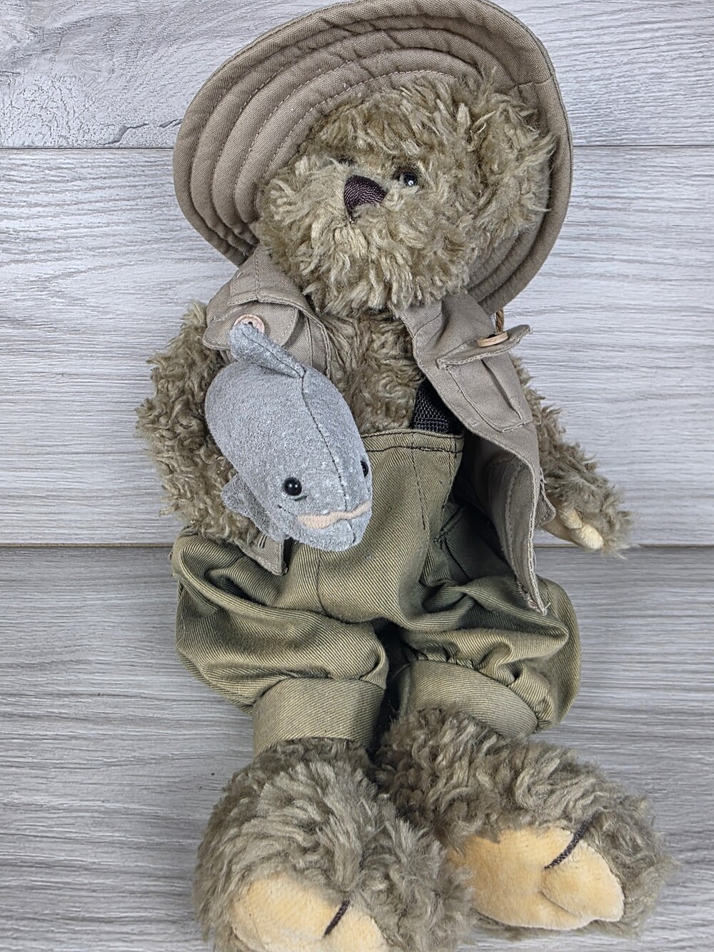 Bearington Collection Plush Bear w Fishing Outfit and Fabric Fish Accessory SU32
